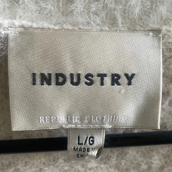 Women's Fuzzy Checkered Cardigan - Picture 2 of 8